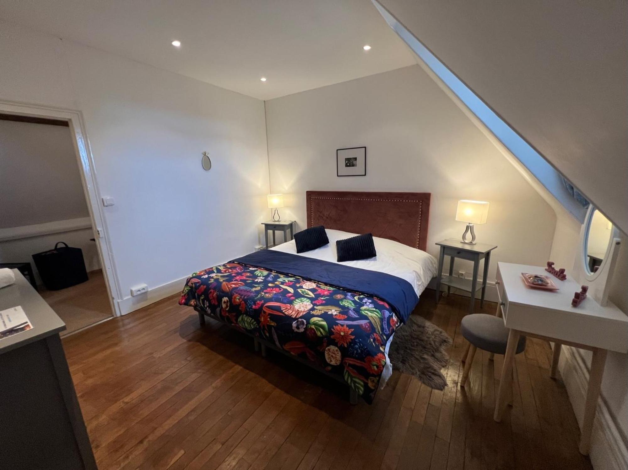 Le Prieure De Buffon Bed & Breakfast Room photo