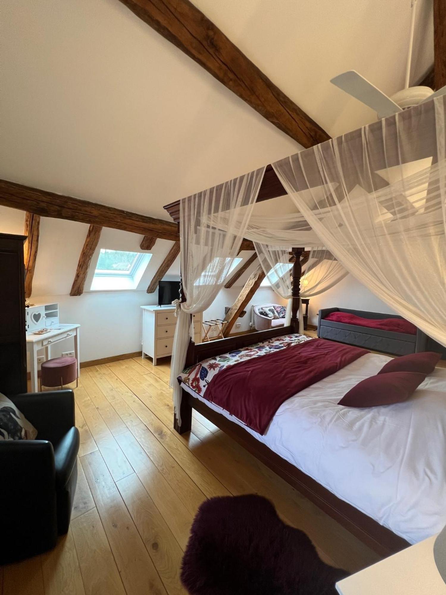 Le Prieure De Buffon Bed & Breakfast Room photo