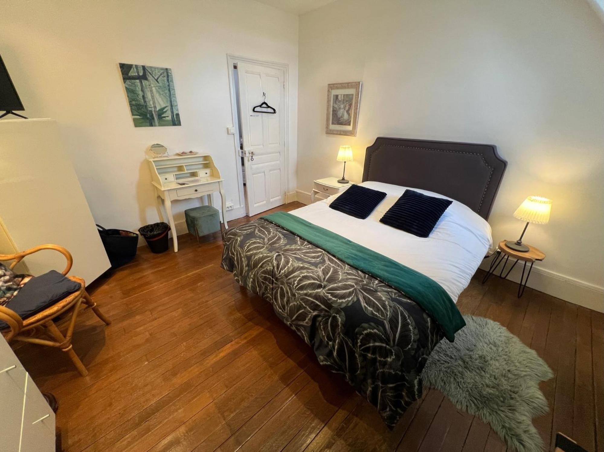 Le Prieure De Buffon Bed & Breakfast Room photo