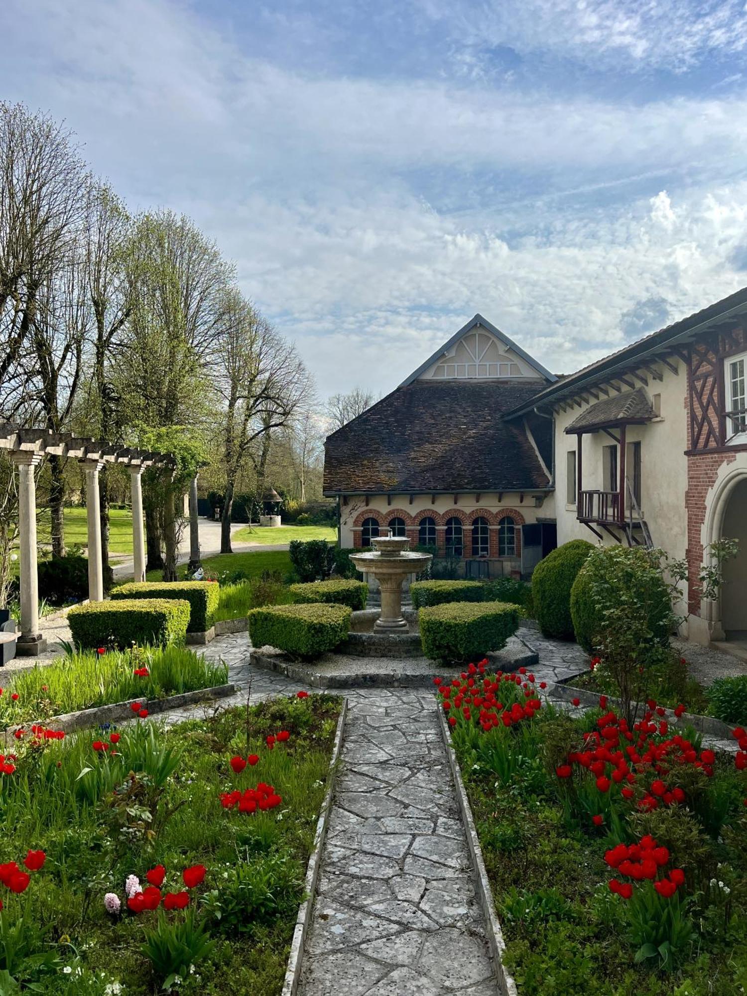 Le Prieure De Buffon Bed & Breakfast Room photo